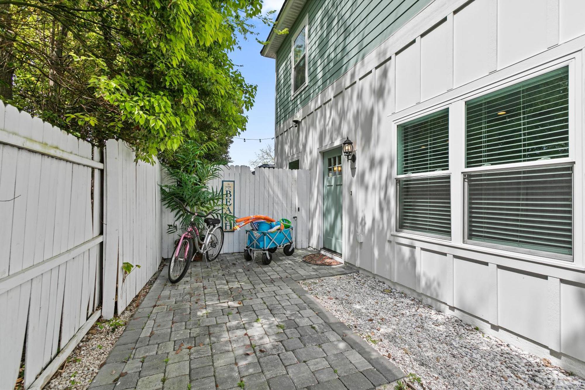 Few Steps To Ocean-4 Beach Cruisers & Free Parking & Private Backyard Джаксънвил Бийч Екстериор снимка